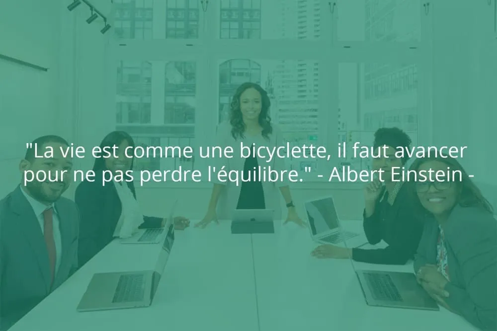 Citation de Albert Einstein sur le travail dans une boite.