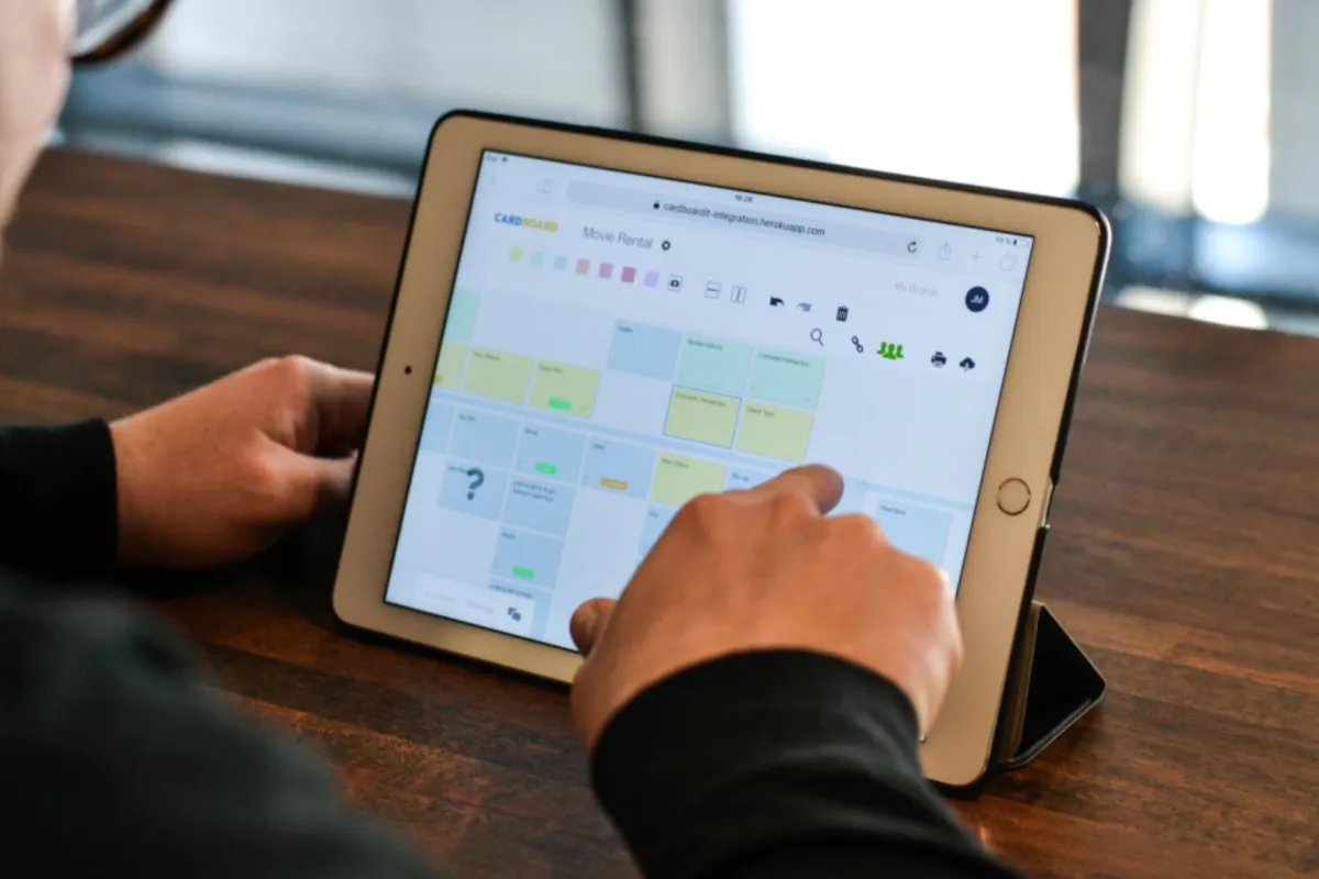 Interface CardBoard: fonctionnalités, prix, alternatives